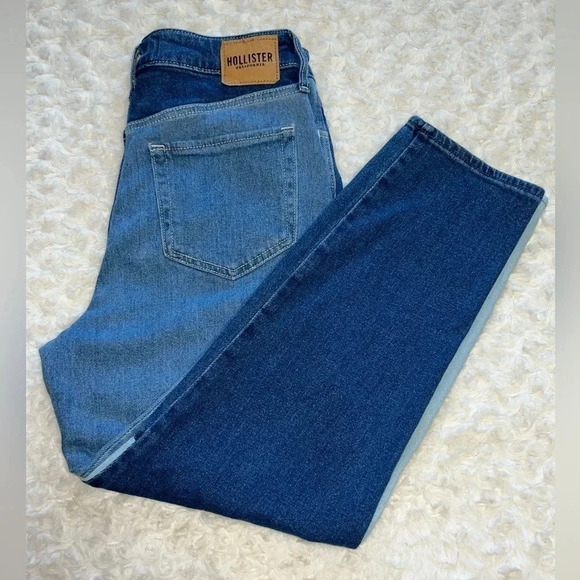 Hollister | Ultra High-Rise Mom Jeans - Picture 3 of 7